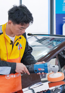 湖南萬通汽車學校_奔馳寶馬車分組實訓